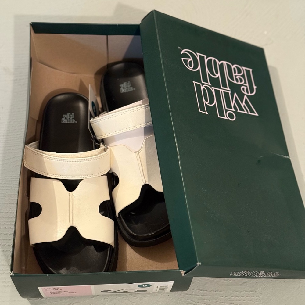 NWT Wild Fable Sandals size 9